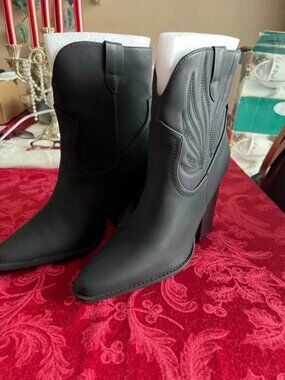 10 - Black boots